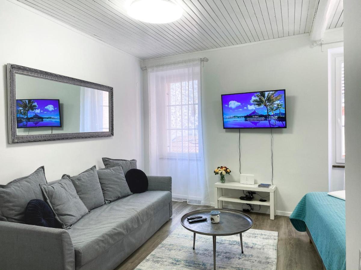 Love Apartment Ровінь Екстер'єр фото
